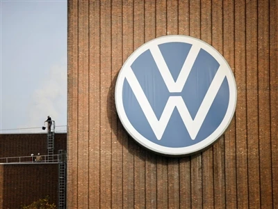 Volkswagen, Ücret Kesintileri, Fabrika Kapanışları ve Maaşların Dondurulmasıy...