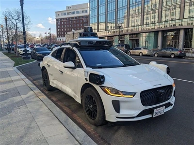 Waymo, Otonom Taksi Hizmetlerini Genişletmek İçin 5,6 Milyar Dolar Artırdı