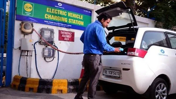 Hindistan, Elektrikli Araç Şarj Yatırımları İçin İthalat Vergisi Muafiyetleri...
